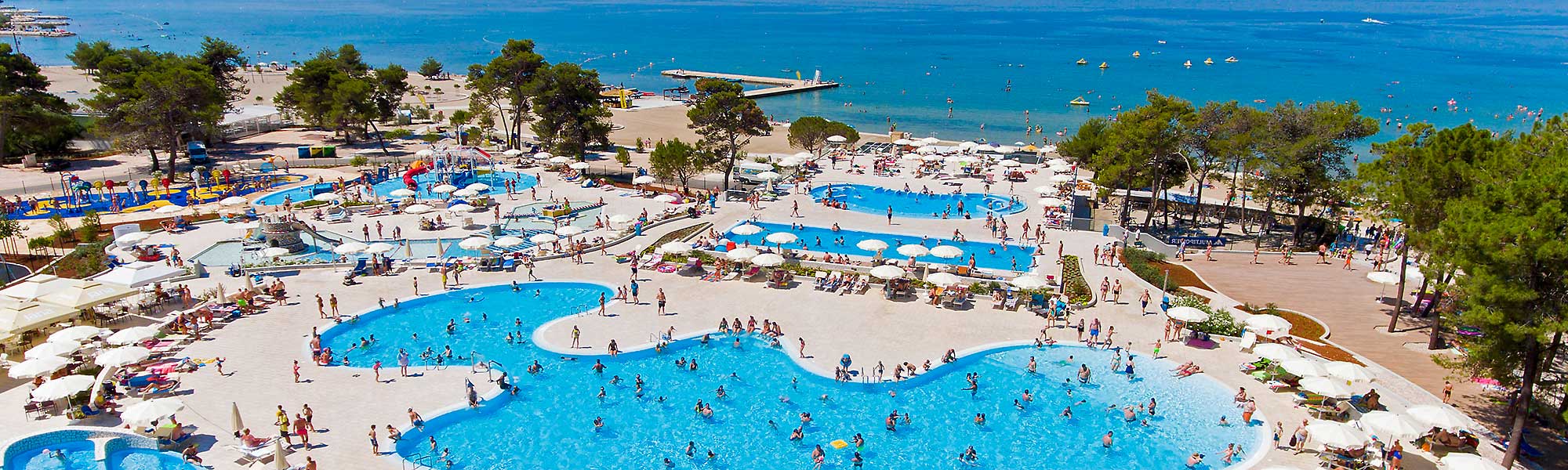 Holiday Resorts (Apartments) Holiday Resorts (Apartments)